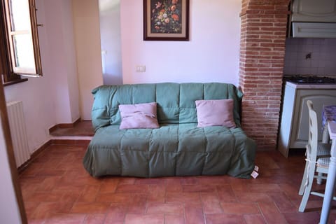 Autumn, Kitchen, Living Room, Spring, Summer