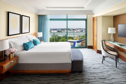 The_Reef_One_Bedroom_Suite_Bedroom_Harbor_View