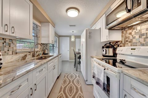 Cook like a pro in our sunny, fully stocked kitchen—bon appétit!