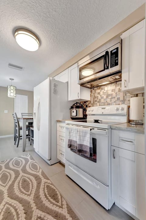 Kitchen vibes = immaculate. Bring your appetite and your favorite recipe!