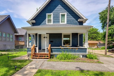 Omaha Vacation Rental | 2BR | 1BA | 2,140 Sq Ft | 3 Steps to Enter