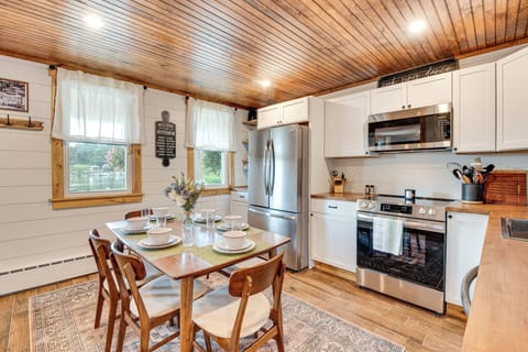 Kitchen | Trash Bags/Paper Towels | 1st Floor