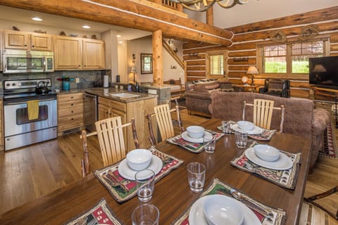 Open concept great room | Main Level