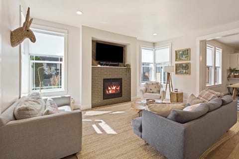 Bachelor Bliss - Main House, Living