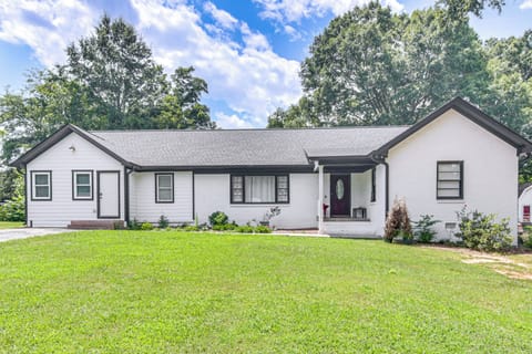 Monroe Vacation Rental | 3BR | 2BA | 850 Sq Ft | 3 Steps Required