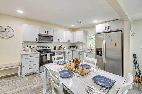 Dining Area | Dishware/Flatware