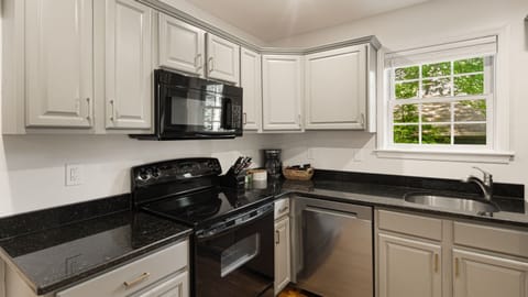 Bent Creek- Full Kitchen