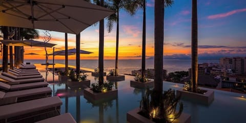 01.Sun Loungers