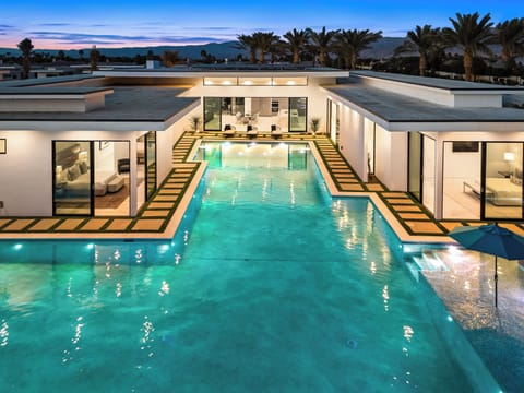 Welcome to Villa 6 – a modern desert retreat!