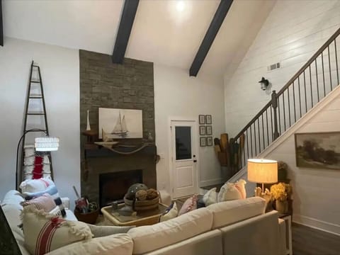 Entrance Into Open Living/Dining Area