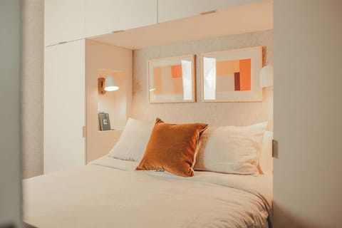 Unit with one Queen bed