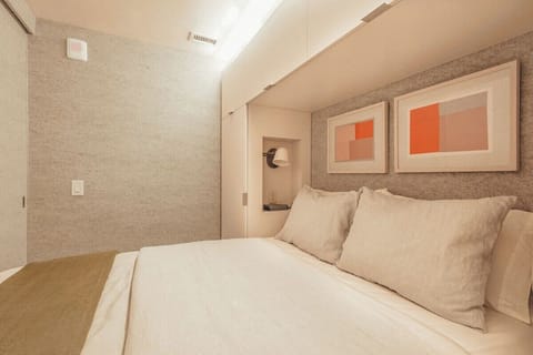 Unit with one Queen bed