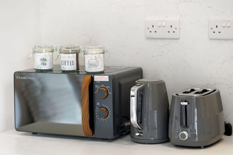 Toaster, Kettle & Microwave