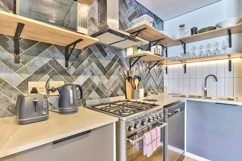 Trendy SeaPoint WiFi Secure Parking (9546)