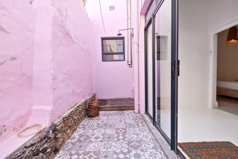 Stylish 2-Bedroom Apt in the Heart of Bo-Kaap (25535)