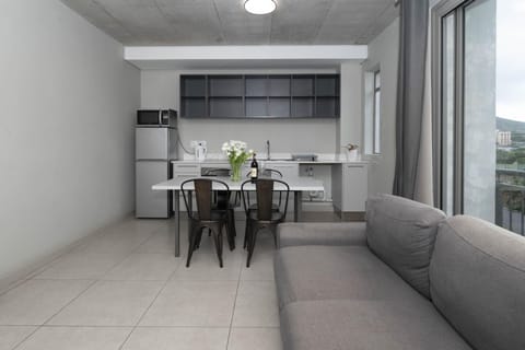 Spacious Apartment at Metropole Rosebank (24271)