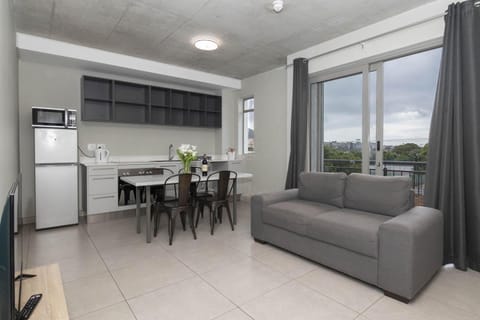 Spacious Apartment at Metropole Rosebank (24272)