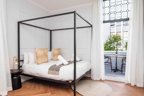 Chic 2nd Floor Venice House Apartment + Balcony (31450)