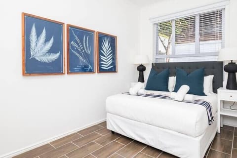Contemporary Two Bedroom House in Green Point (362)