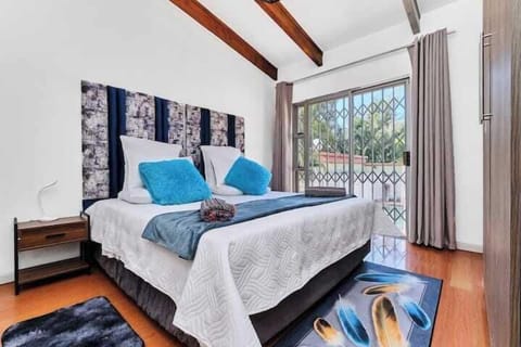 Luxurious Oasis home in Sandton with inverter (4042)