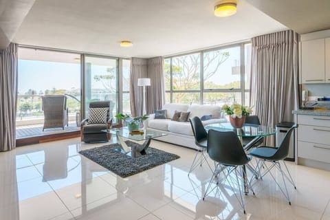 Ultra luxury Waterfront close chef-worthy kitchen (6292)