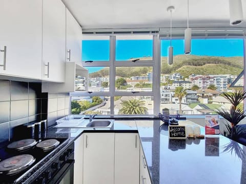 Stylish Sea Point Getaway Secure & Scenic (9841)