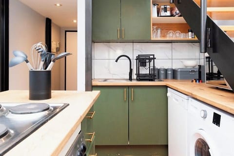 Central Cape Town Stylish Loft – Secure & Modern (29144)