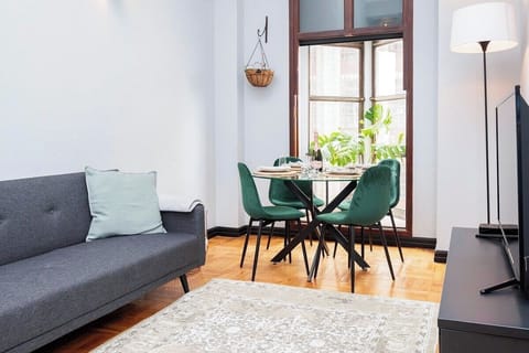 Central Cape Town Stylish Loft – Secure & Modern (29124)