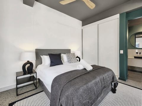 Stylish Studio in the Heart of CPT (28212)