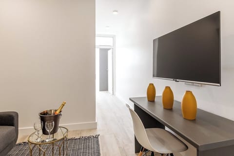 2-BR Apartment with Pool & Secure Parking (20559)