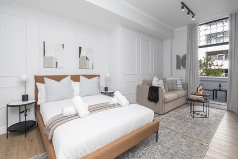 Modern CBD Apt near CTICC & Greenmarket Square (27465)