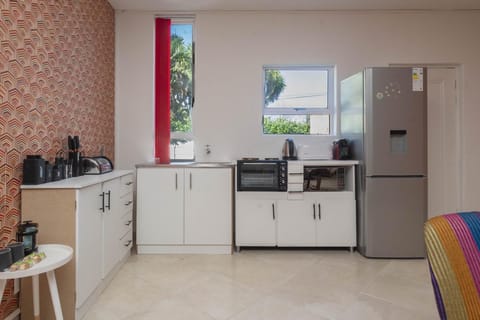 Yalwa House - 2Bedroom Suite, Pool & Tennis Crt (27624)