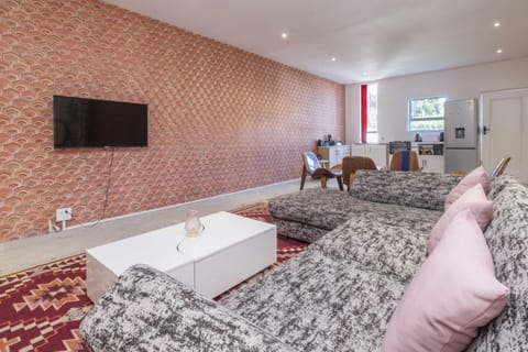 Yalwa House - 2Bedroom Suite, Pool & Tennis Crt (27620)