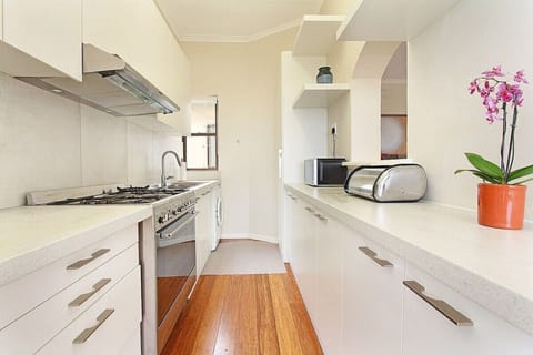 Ocean views. Beach front 4 sleeper Great Location (2107)