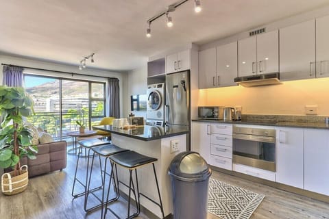 Castle Rock Gem with Table Mountain Views & Pool (8150)