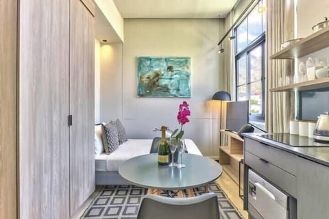 The Harri  Corner Comfort in the Heart of Cape To (9274)