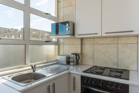 Ocean Views - Sea Point Studio w Netflix+Fast WIFI (9616)