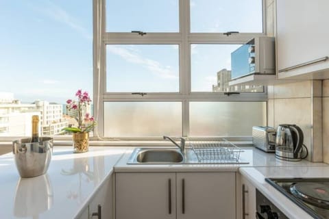 Ocean Views - Sea Point Studio w Netflix+Fast WIFI (9608)