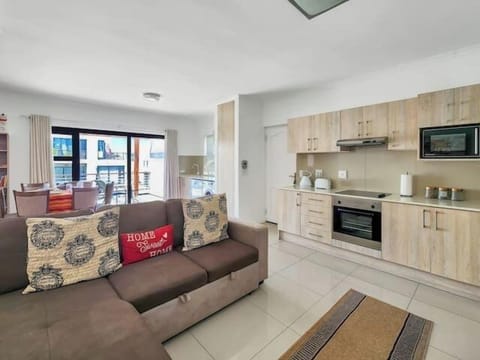 Beach-side, tranquil coastal retreat apartment (11613)