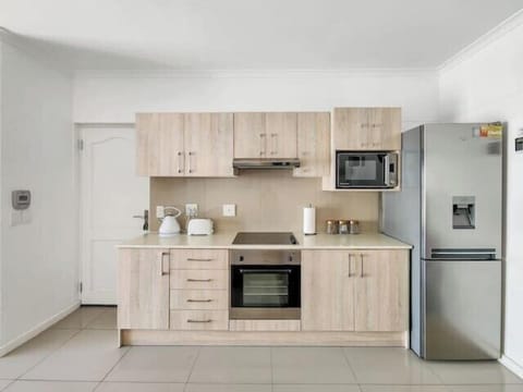 Beach-side, tranquil coastal retreat apartment (11615)