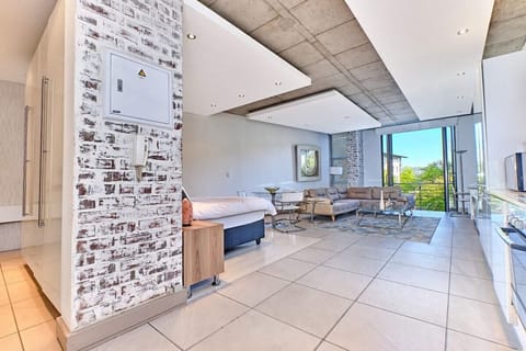 Studio In Melrose Arch (13573)
