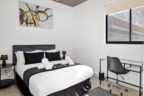 The Duke 2-Bedroom Gem with Rooftop Pool (21574)