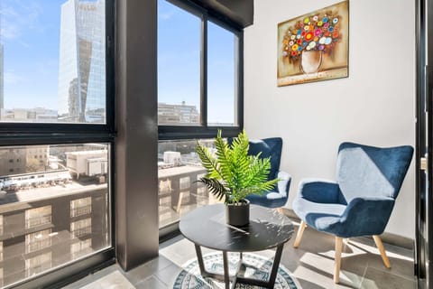 The Duke 2-Bedroom Gem with Rooftop Pool (21573)