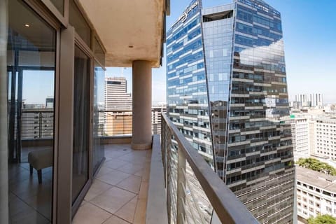 Elegant 2-Bedroom In The Heart of CBD (26585)