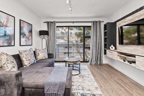 Castle Rock 2-Bedroom with Iconic Views (26704)