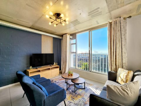 Stylish 1-Bed at The Hub w/ Rooftop Gym & Parking (28055)