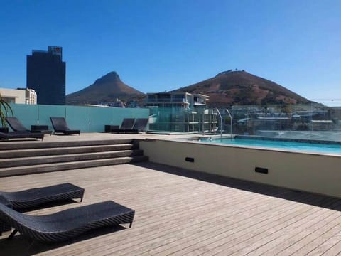 V & A waterfront canals, entertainment, shopping (6360)