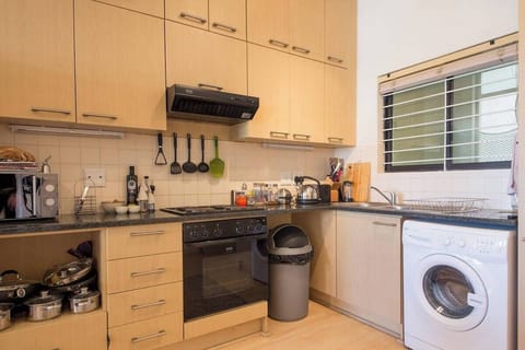 Table mountain views  BR's en-suite  Pool & Gym! (6794)