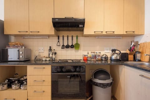 Table mountain views  BR's en-suite  Pool & Gym! (6793)