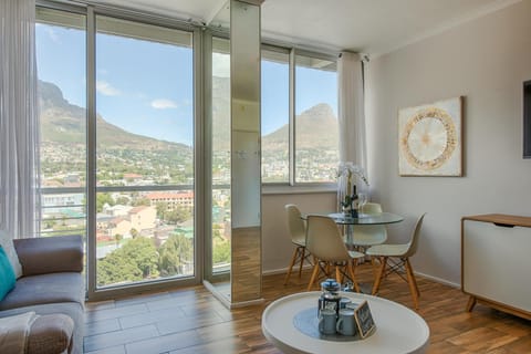 Central Two-Bedroom Apartment with Scenic Mountain (36908)